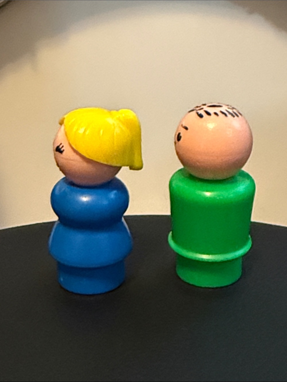 Vintage Fisher-Price Play Family Blue Mom & Green Dad Little People - Picture 2 of 5